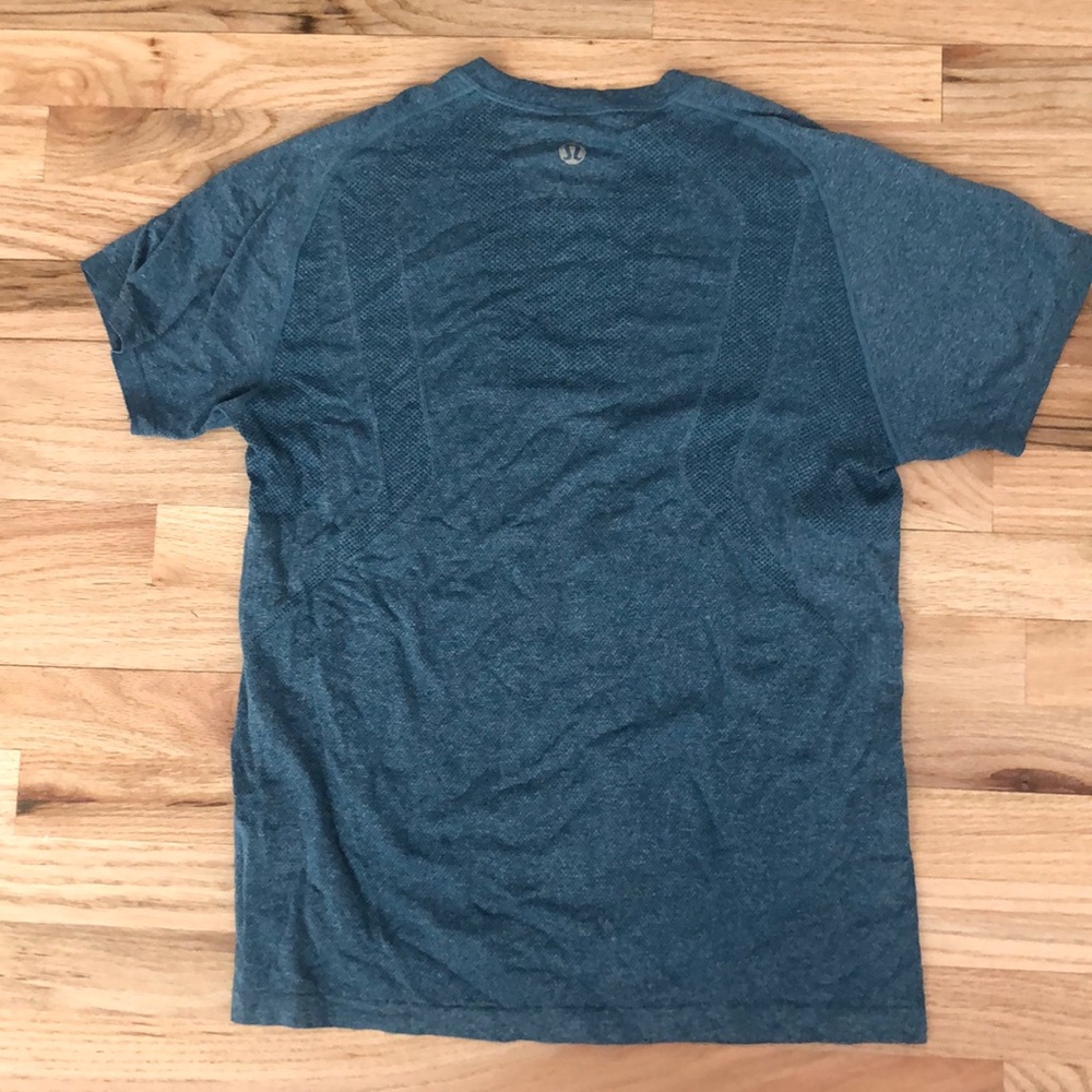 Lululemon metal vent tech